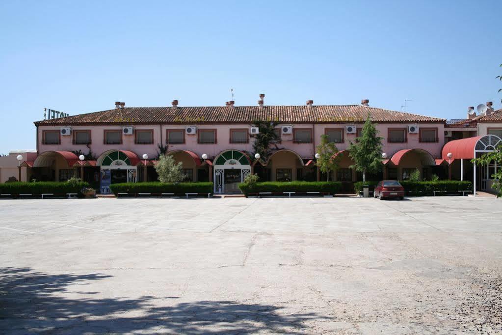 El Pilar Hotell La Carlota Eksteriør bilde